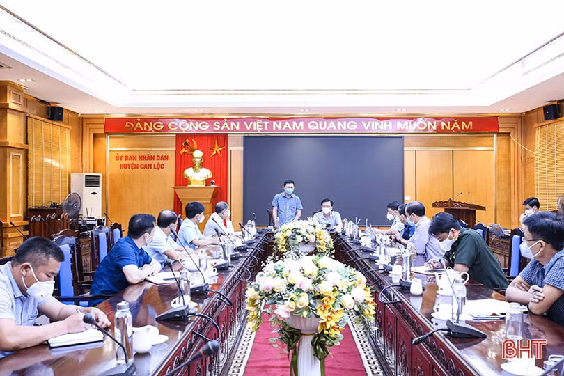Tập trung lấy mẫu xét nghiệm COVID-19 toàn bộ người dân Tùng Lộc