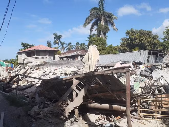 Haiti tan hoang sau động đất kinh hoàng, 1.297 người chết