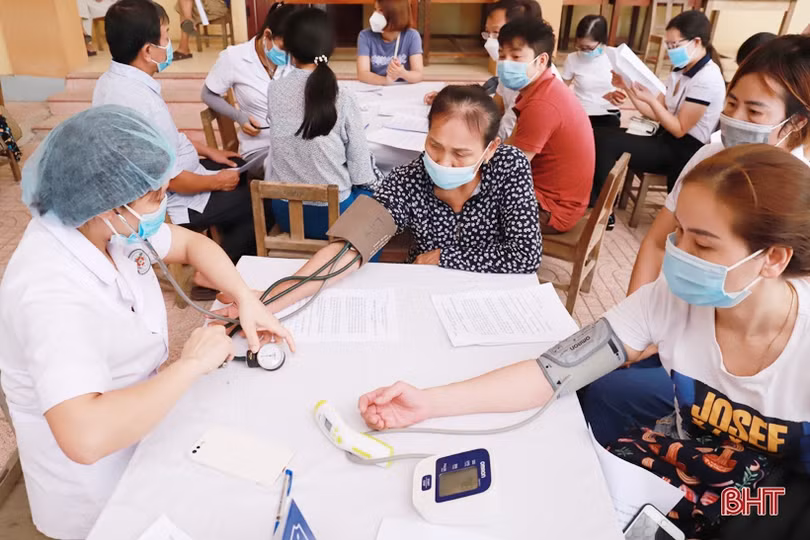 Hà Tĩnh tiêm vắc-xin phòng COVID-19 cho tiểu thương, hộ kinh doanh