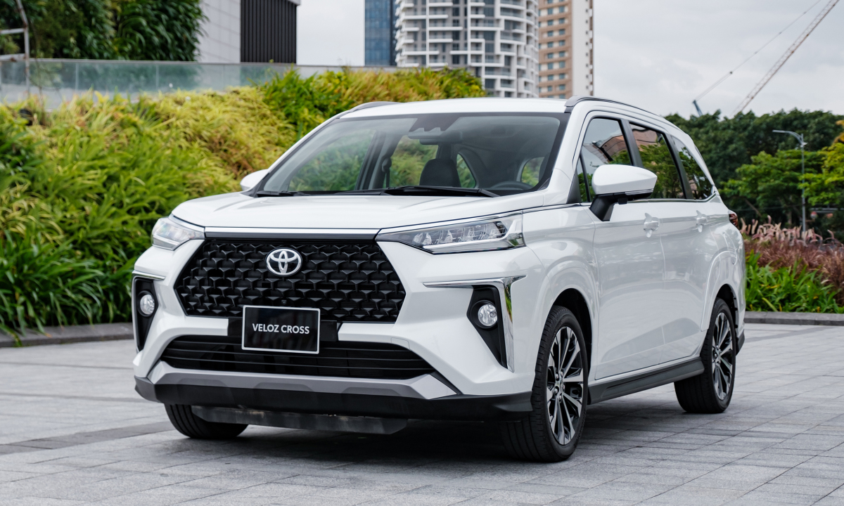 Toyota Veloz giá từ 648 triệu đồng - đối thủ mới của Mitsubishi Xpander