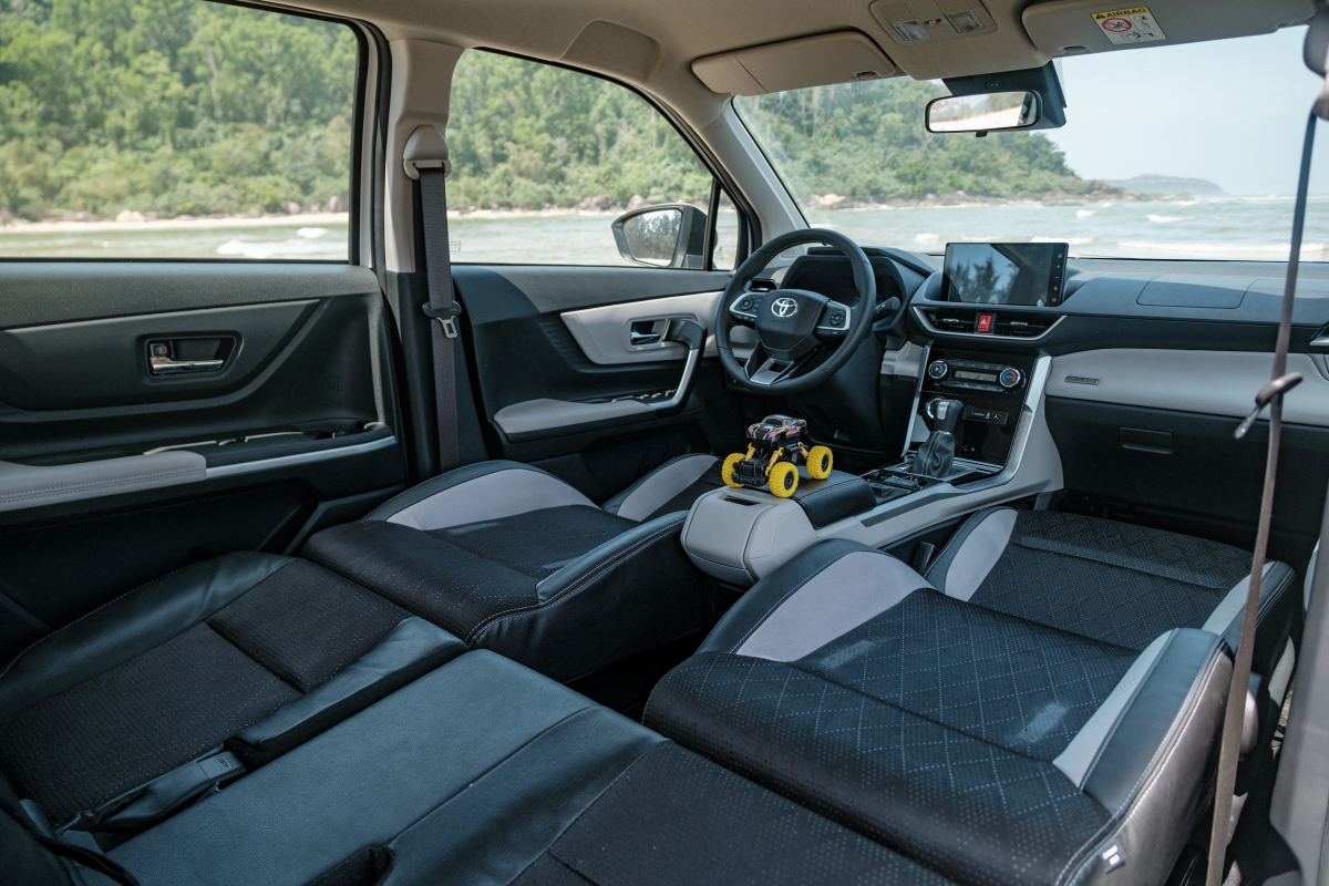 Toyota Veloz giá từ 648 triệu đồng - đối thủ mới của Mitsubishi Xpander
