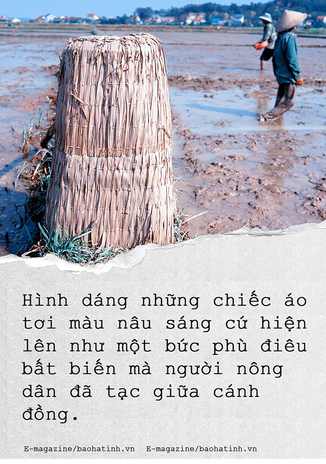 Emagazine: Cùng em khoác chiếc áo tơi ra đồng…