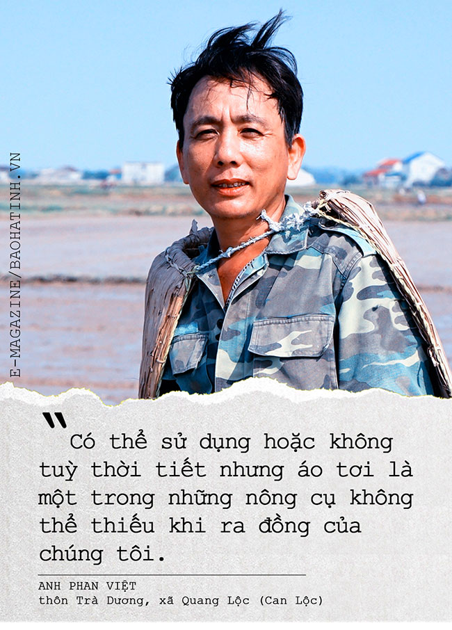 Emagazine: Cùng em khoác chiếc áo tơi ra đồng…