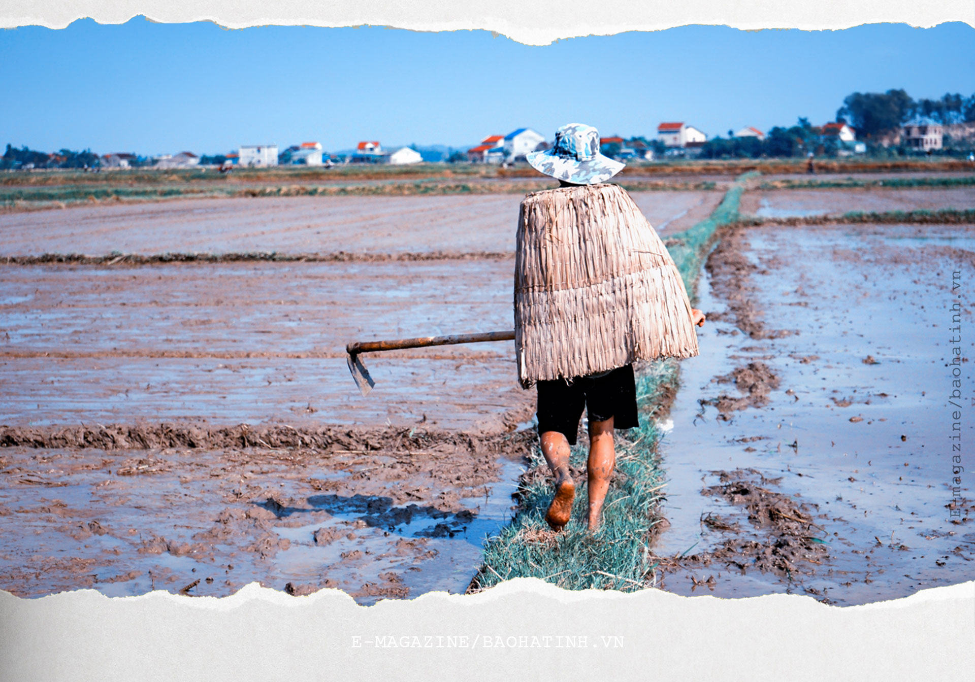 Emagazine: Cùng em khoác chiếc áo tơi ra đồng…