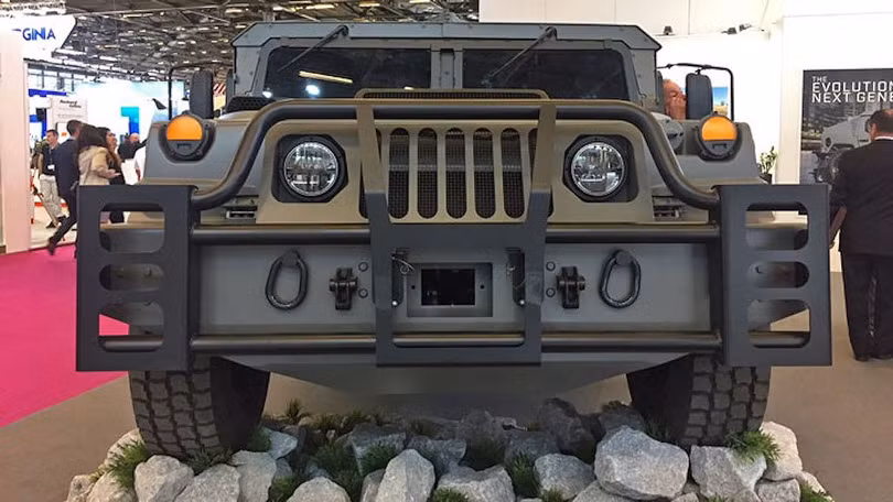 Soi xe địa hình quân sự Humvee NXT 360 của Thế kỷ XXI