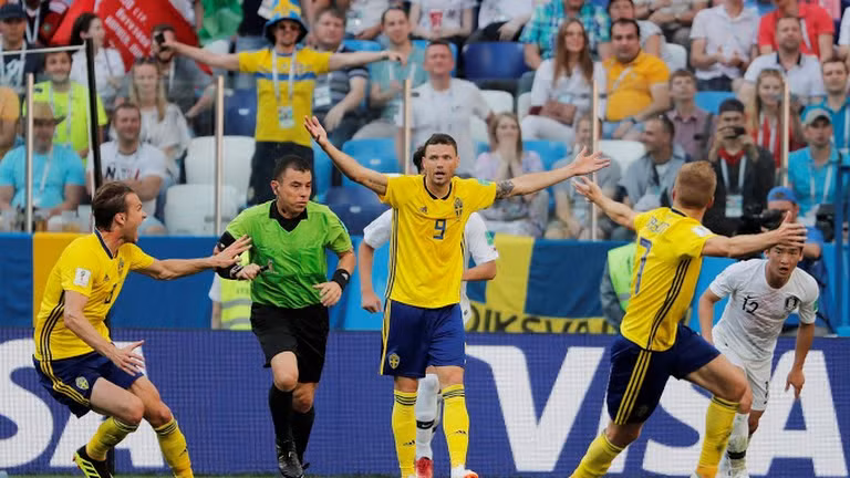 Vòng bảng World Cup: Người Anh mỉm cười, Đức và Argentina lâm nguy