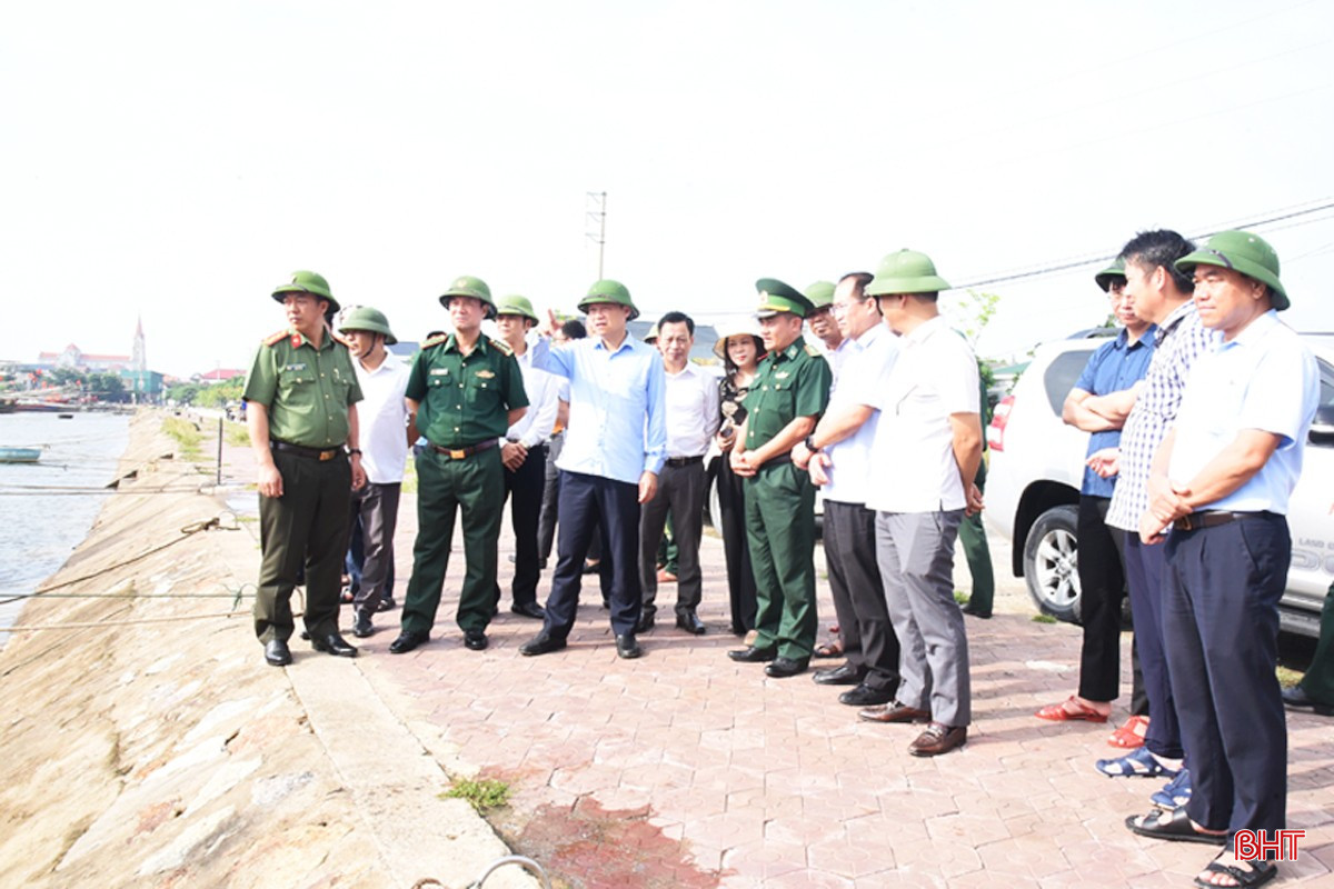 Kiểm tra công tác neo đậu, đảm bảo an ninh, an toàn tại âu thuyền Cửa Sót