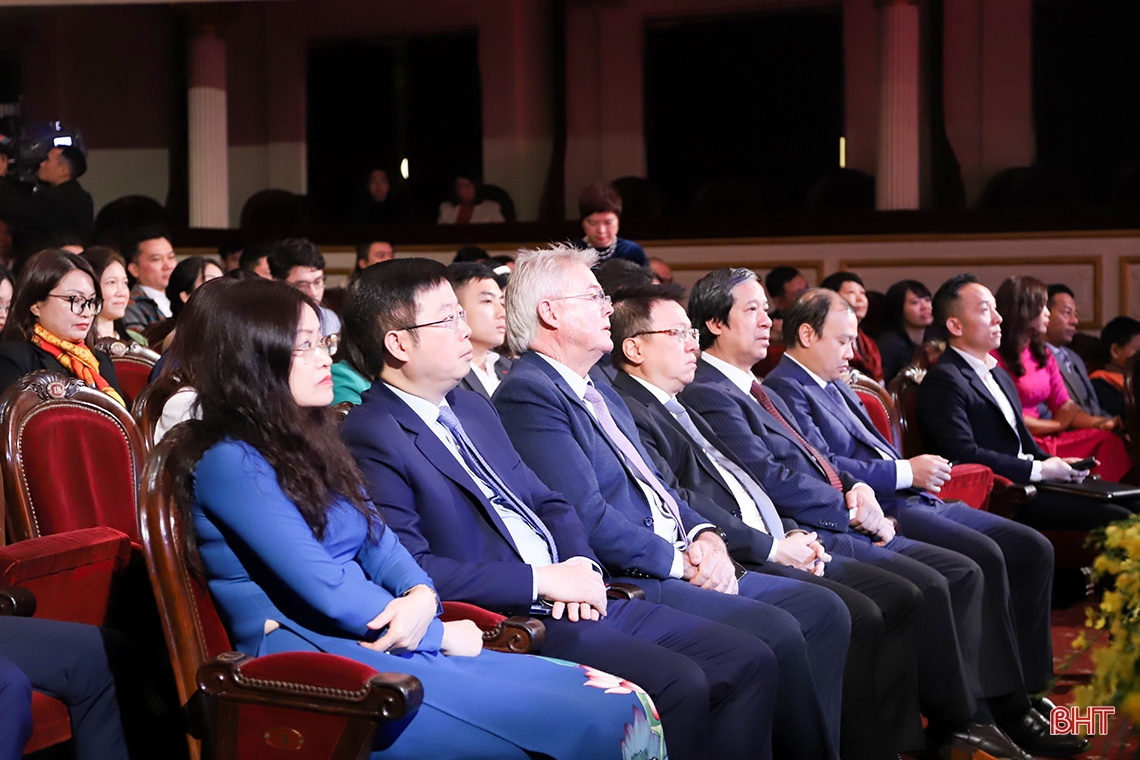 Báo Hà Tĩnh giành giải khuyến khích Giải Báo chí “Vì sự nghiệp giáo dục Việt Nam”