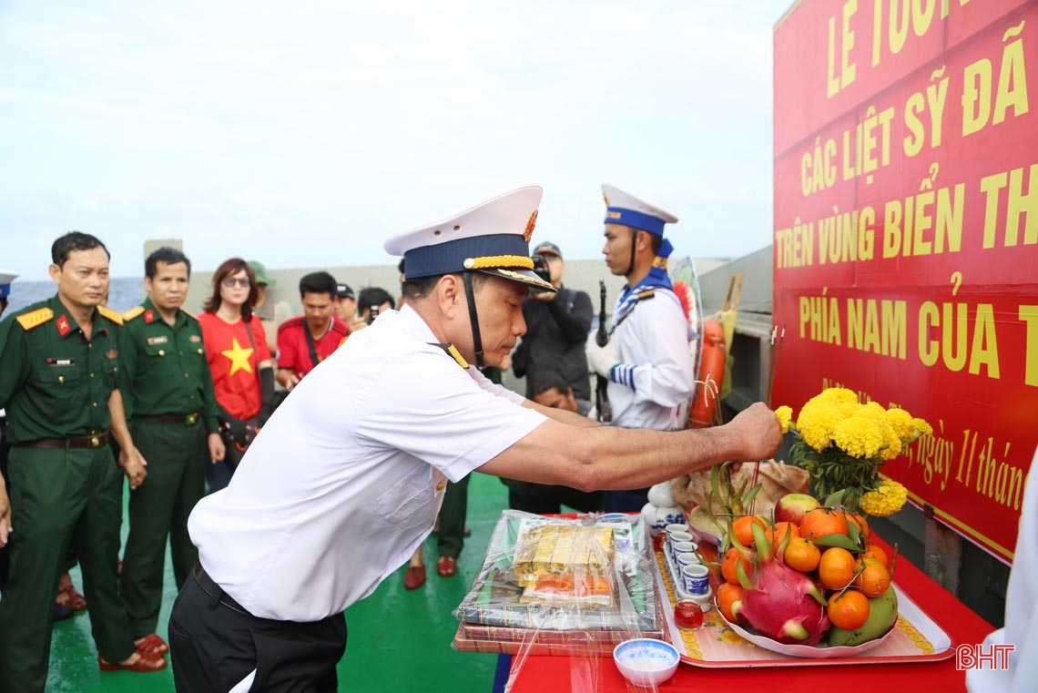 Xúc động lễ tưởng niệm các liệt sĩ hy sinh ở nhà giàn DK1