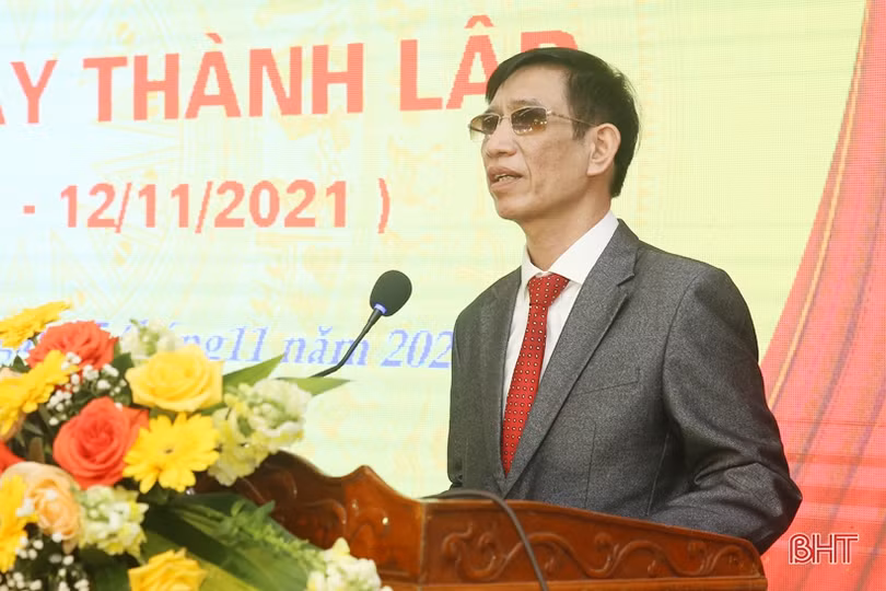 Hội Người mù Hà Tĩnh nhận Cờ thi đua xuất sắc của Trung ương Hội