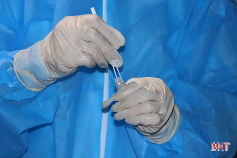 Tập trung lấy mẫu test nhanh COVID-19 tại Trường Đại học Hà Tĩnh ngay trong đêm nay