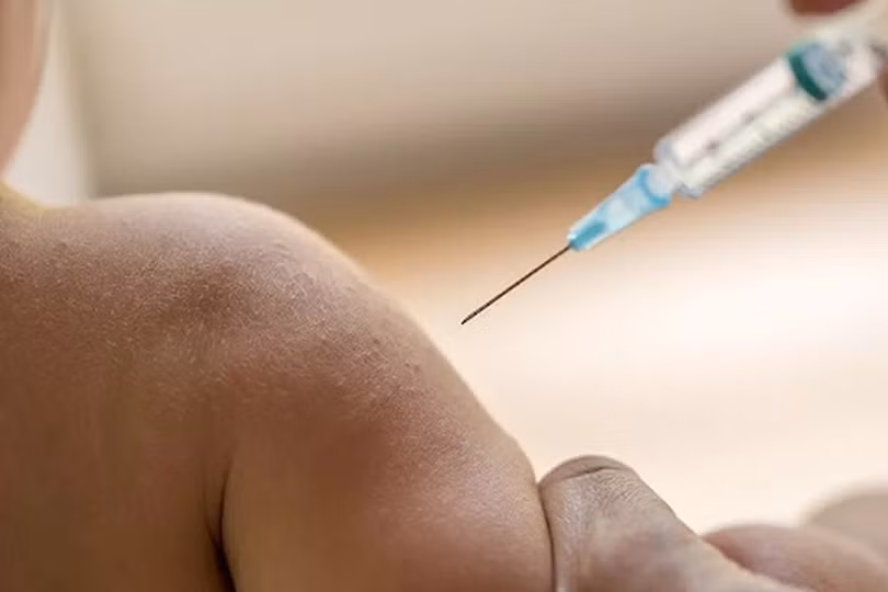 Sở Y tế Hà Nội thông tin chính thức về sự cố tiêm nhầm vaccine cho 18 trẻ từ 2 - 6 tháng tuổi 