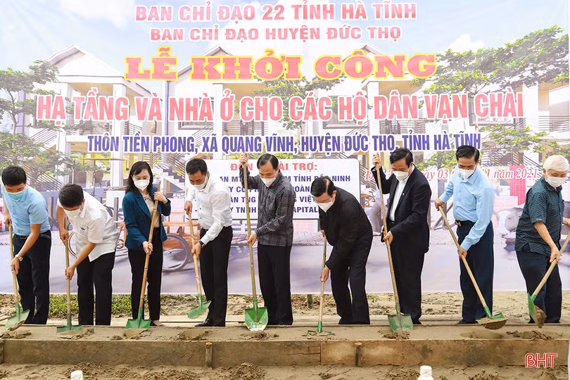 Người dân xóm vạn chài Tiền Phong và niềm vui trong năm mới