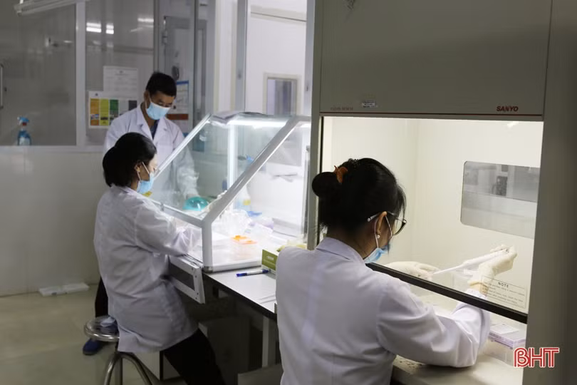 Tổng lực lấy mẫu, xét nghiệm diện rộng trong đêm ở TP Hà Tĩnh