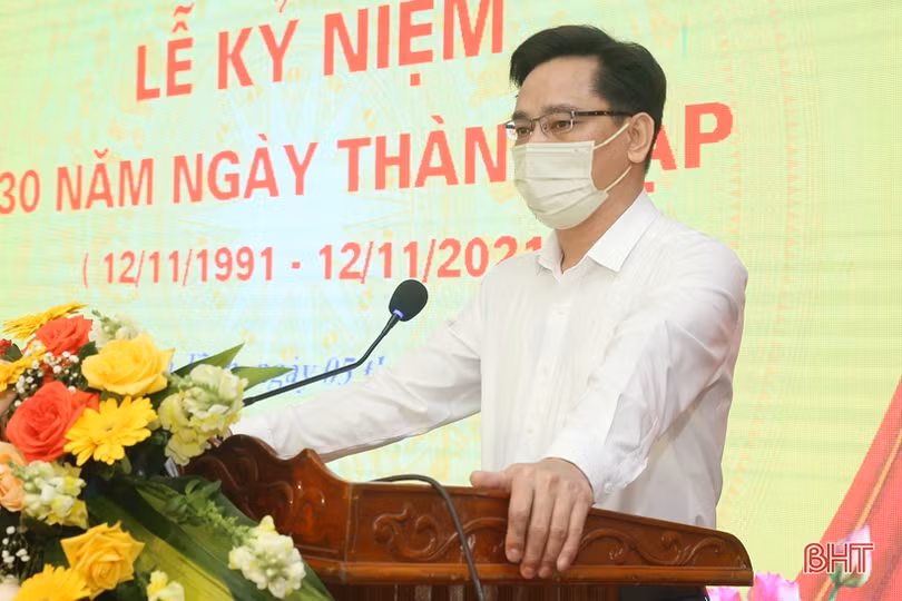 Hội Người mù Hà Tĩnh nhận Cờ thi đua xuất sắc của Trung ương Hội