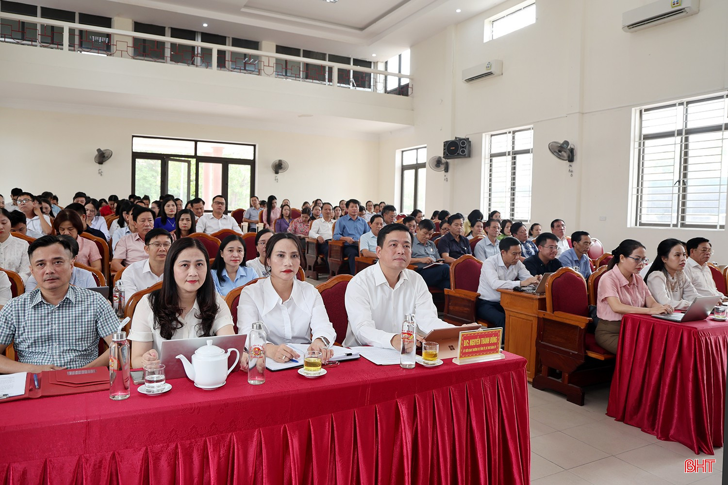 Đại biểu tham dự hội nghị.