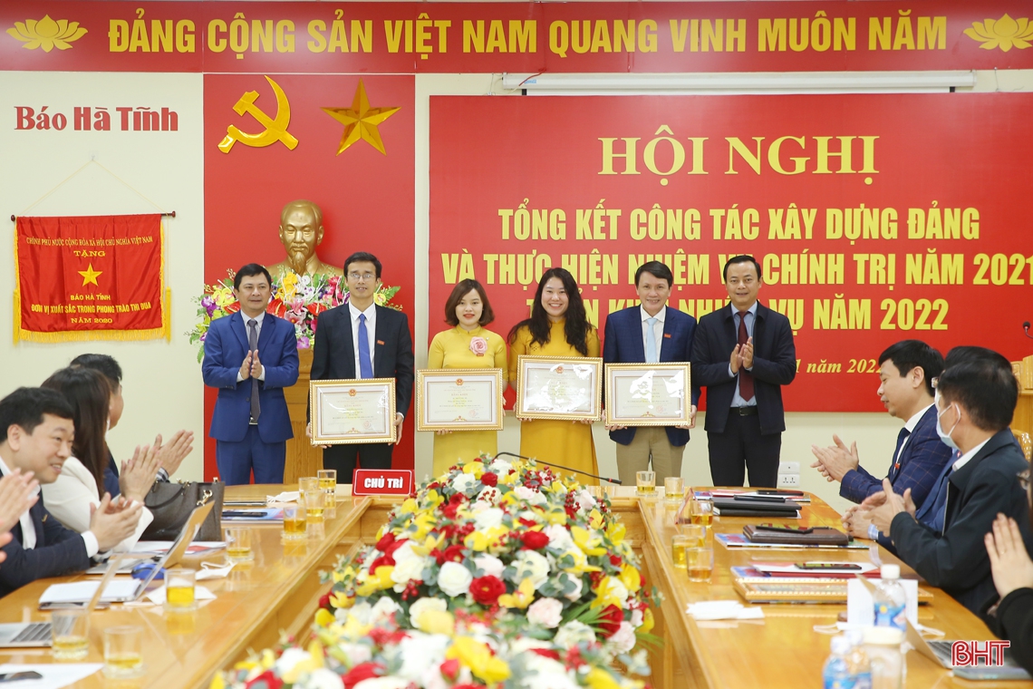 Phát huy tinh thần đoàn kết, linh hoạt, sáng tạo, xây dựng Báo Hà Tĩnh ngày càng phát triển