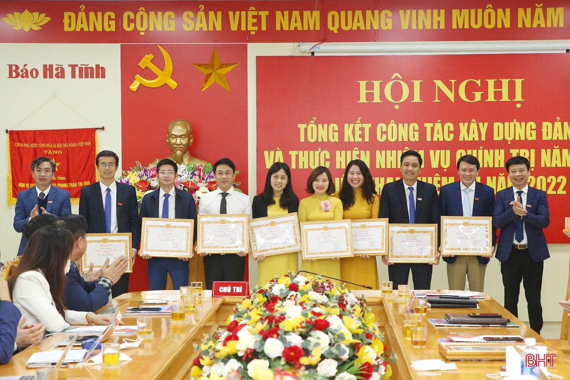 Phát huy tinh thần đoàn kết, linh hoạt, sáng tạo, xây dựng Báo Hà Tĩnh ngày càng phát triển