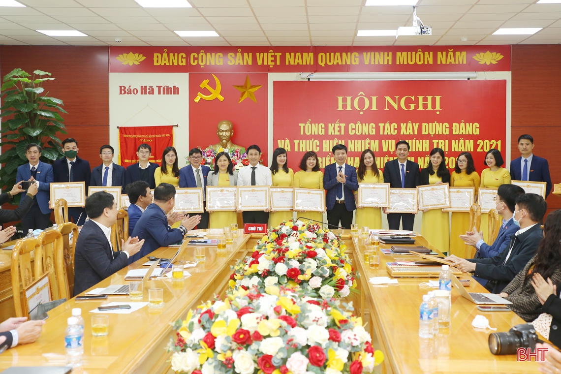 Phát huy tinh thần đoàn kết, linh hoạt, sáng tạo, xây dựng Báo Hà Tĩnh ngày càng phát triển