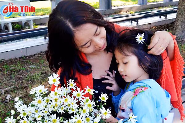 nguoi ha tinh xon xao cho don mua cuc hoa mi