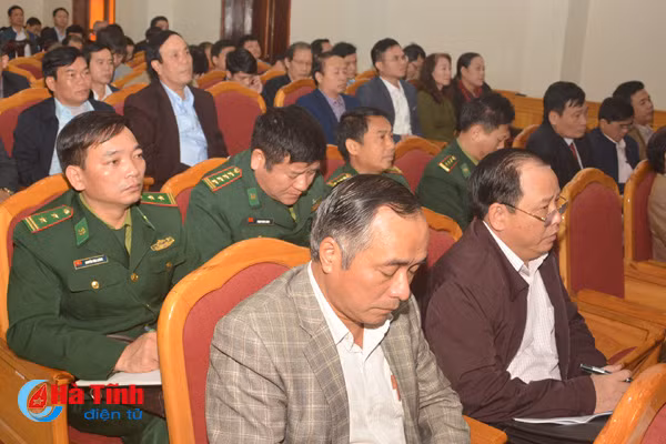 trien khai nghi quyet trung uong 6 gan chat cac chi thi cua bo chinh tri nghi quyet dai hoi dang cac cap