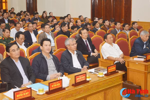 trien khai nghi quyet trung uong 6 gan chat cac chi thi cua bo chinh tri nghi quyet dai hoi dang cac cap