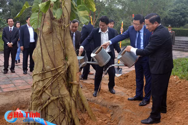 khanh thanh nha lien hop cua khau cau treo ket hop quoc mon
