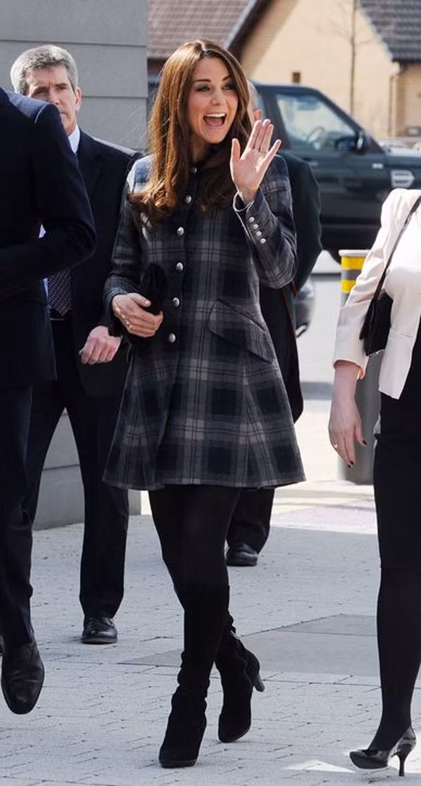 goi y dien ao choang tu style cua cong nuong kate