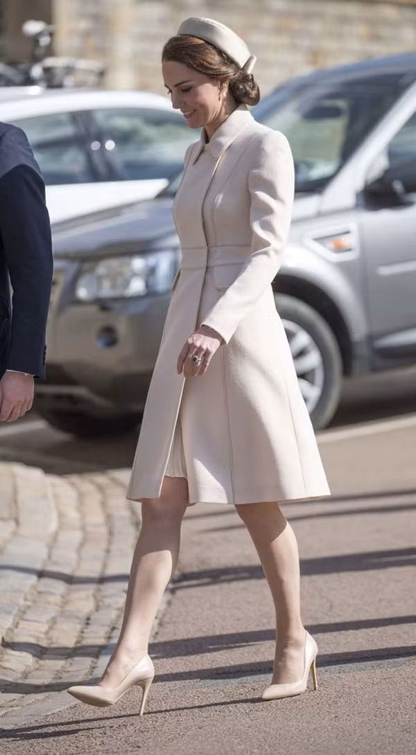 goi y dien ao choang tu style cua cong nuong kate