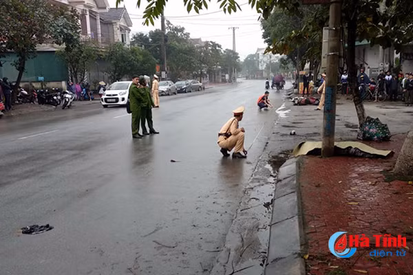 va cham voi nguoi bang qua duong nam thanh nien bay len via he va tu vong