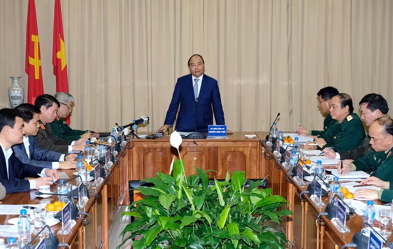 Thủ tướng đề nghị năm 2018, Ban Quản lý Lăng tiếp tục thực hiện tốt nhất các nhiệm vụ được giao. Ảnh: VGP/Quang Hiếu thu tuong kiem tra viec tu bo lang chu tich ho chi minh