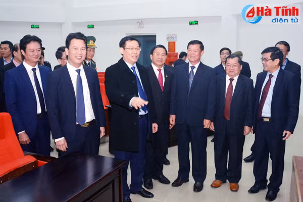 khanh thanh nha lien hop cua khau cau treo ket hop quoc mon