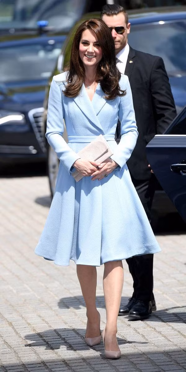 goi y dien ao choang tu style cua cong nuong kate