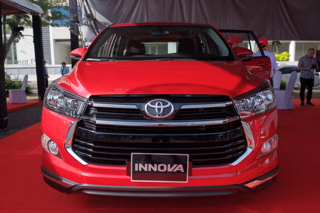 can canh toyota innova venturer gia 855 trieu dong