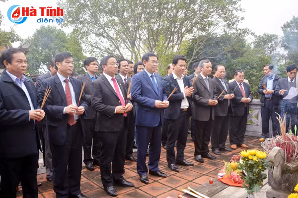 khanh thanh nha lien hop cua khau cau treo ket hop quoc mon