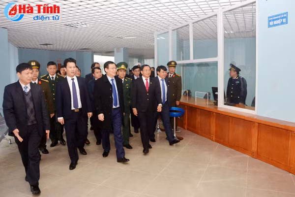 khanh thanh nha lien hop cua khau cau treo ket hop quoc mon