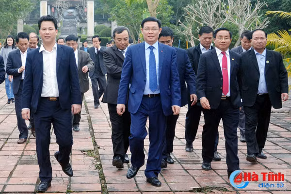 khanh thanh nha lien hop cua khau cau treo ket hop quoc mon