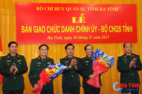 bo chi huy quan su tinh ha tinh co chinh uy moi