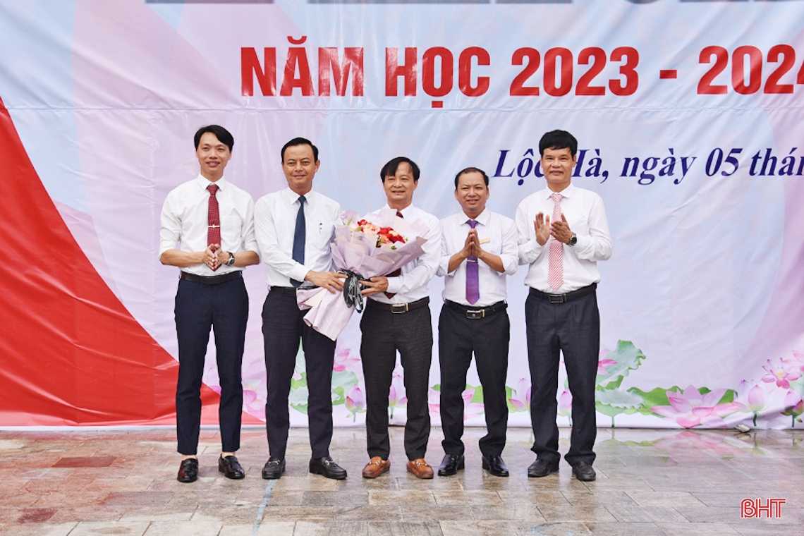 Các trường học ở Hà Tĩnh khai giảng năm học 2023 - 2024