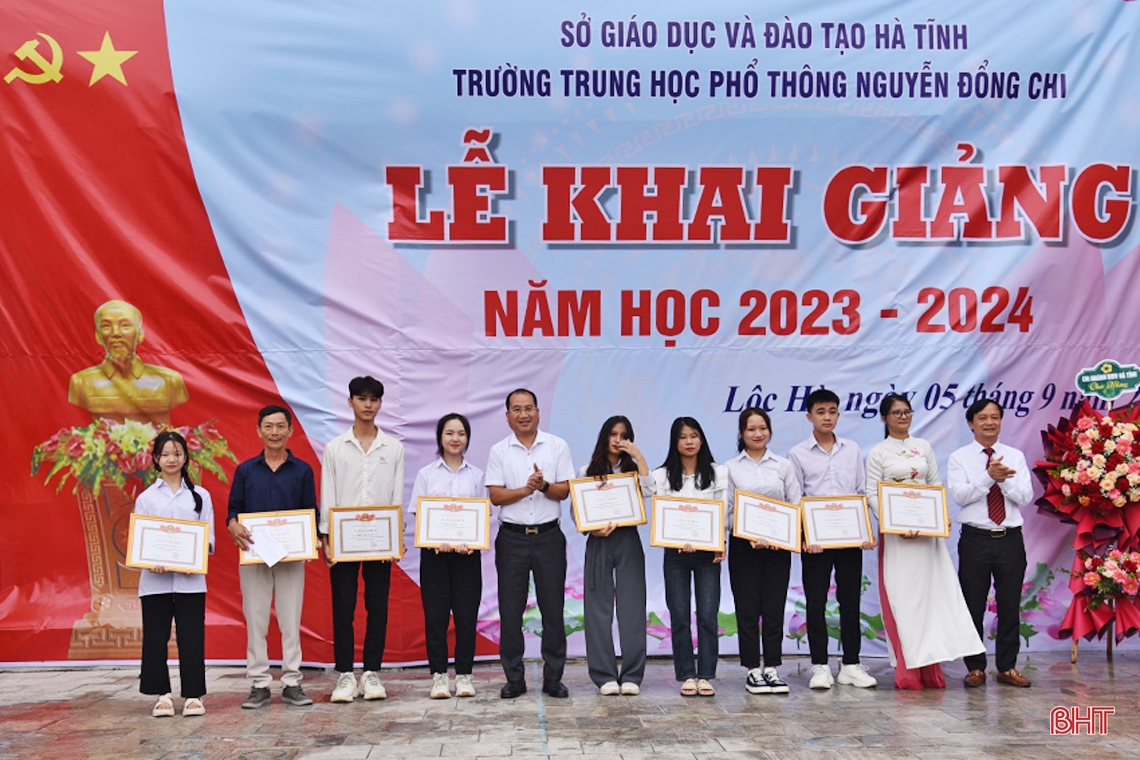 Các trường học ở Hà Tĩnh khai giảng năm học 2023 - 2024