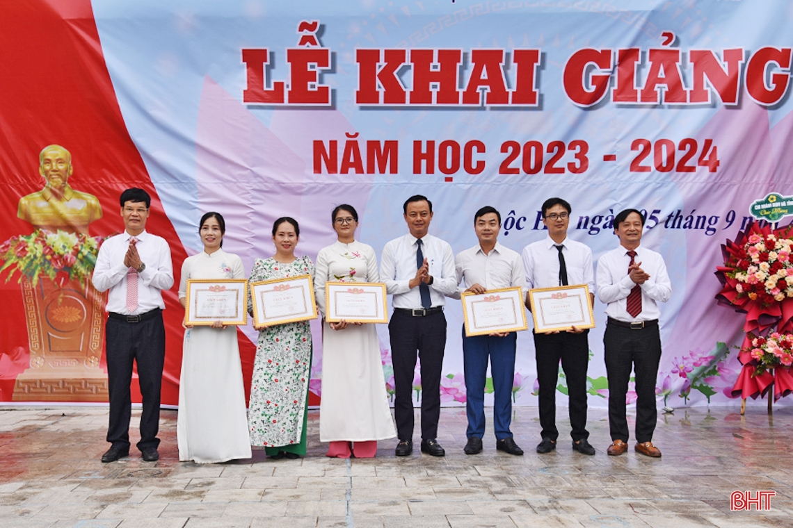 Các trường học ở Hà Tĩnh khai giảng năm học 2023 - 2024