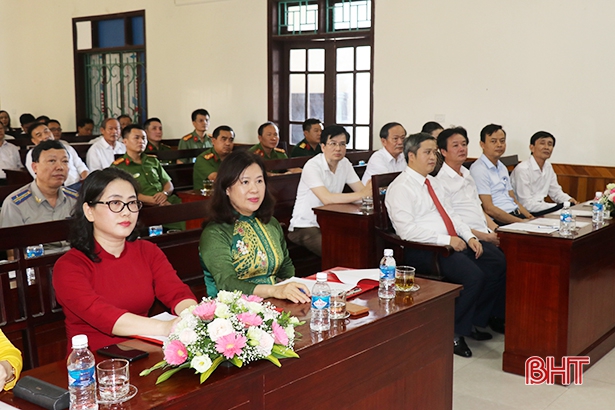 Chú trọng bảo vệ quyền lợi chính đáng của phụ nữ và trẻ em