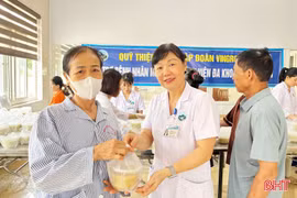 Ấm lòng người bệnh từ những nghĩa cử yêu thương