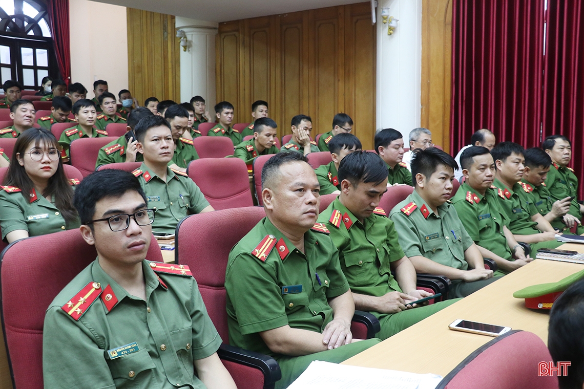 Hà Tĩnh được Bộ trưởng Bộ Công an gửi thư khen về hoàn thành chỉ tiêu thu nhận hồ sơ cấp CCCD
