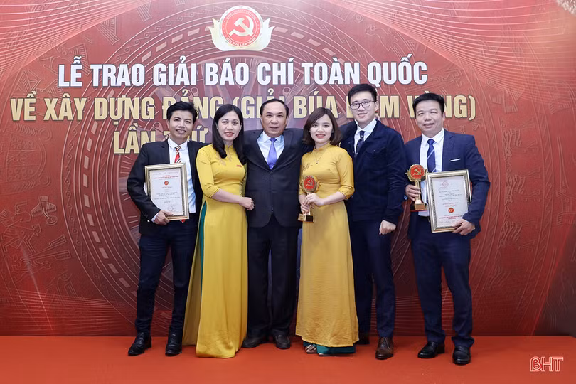 Nhóm tác giả Báo Hà Tĩnh đạt giải khuyến khích Giải Báo chí toàn quốc “Vì sự nghiệp Giáo dục Việt Nam”