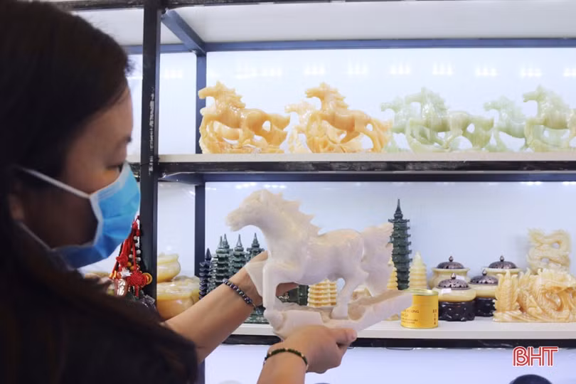Đa dạng đồ phong thuỷ dịp cuối năm