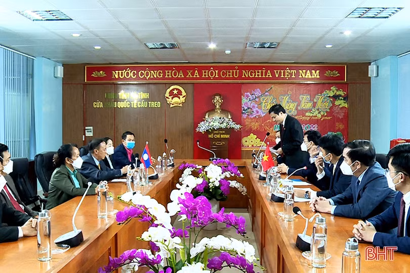 Lãnh đạo huyện Pạc Xăn (Lào) chúc tết Đảng bộ và Nhân dân TP Hà Tĩnh
