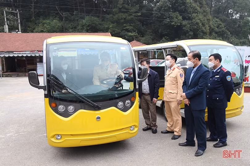 Đảm bảo ATGT gắn với phòng, chống dịch COVID-19 tại chùa Hương Tích
