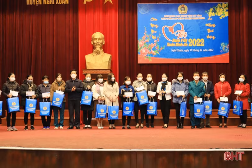 Ấm áp chương trình “Tết sum vầy - Xuân bình an”