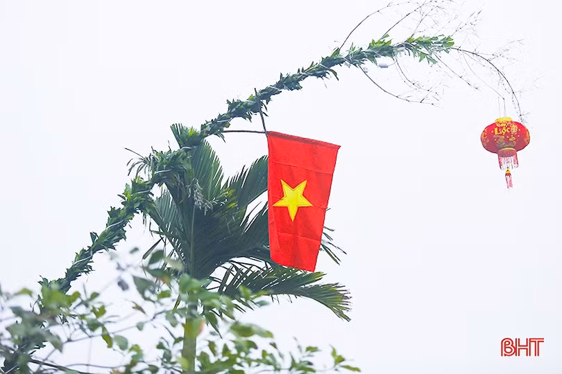 Cây tre, lá đùng đình làm cây nêu được giá ngày cận tết